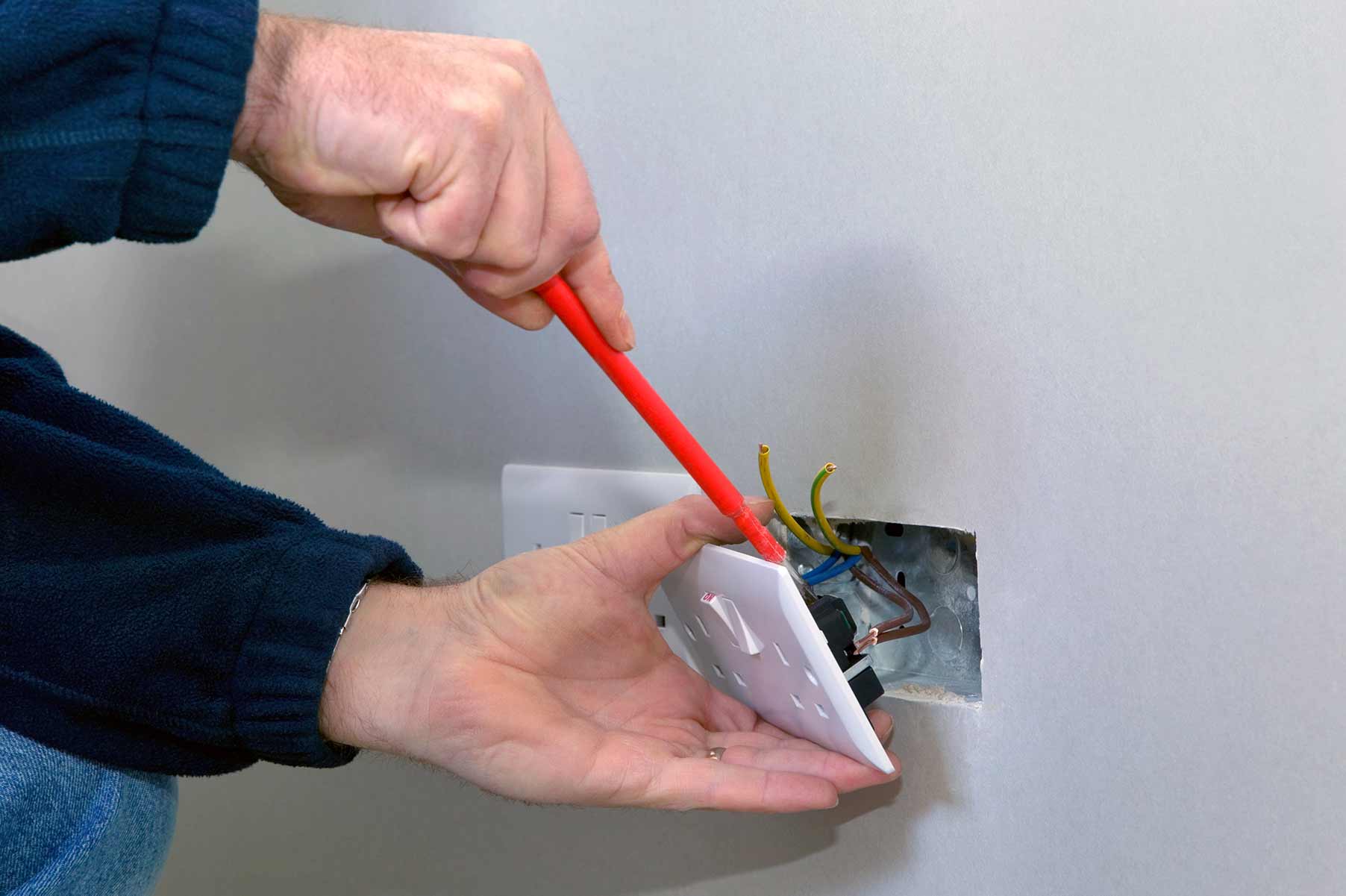 Our electricians can install plug sockets for domestic and commercial proeprties in Royston and the local area. 